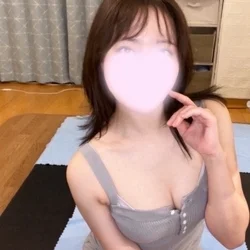 彩奈みれい