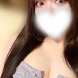 足立みな
