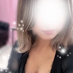 美人で、色気たっぷりかえでさんです🧡