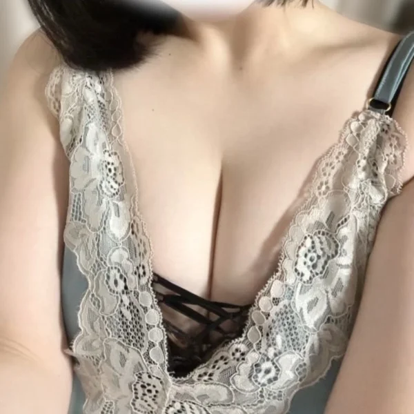明日13時～18時で出勤します♡お待ちしております🌼*･