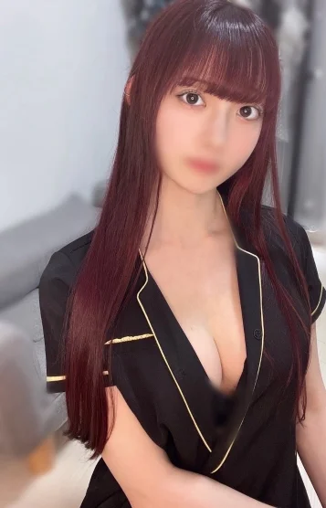 卯月 かれん