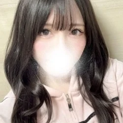 つきな