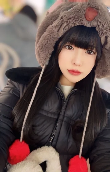 小島なぎさ
