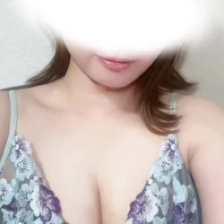 八代なこ