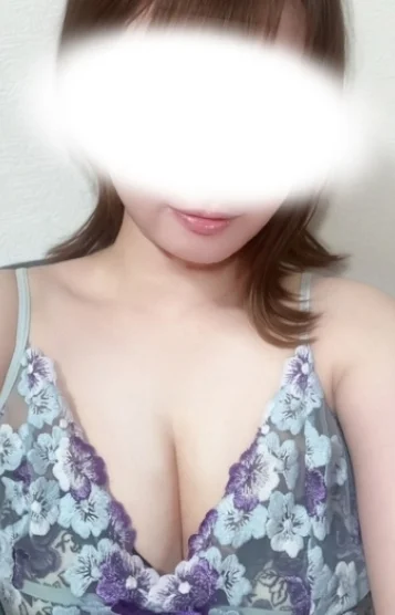 八代なこ