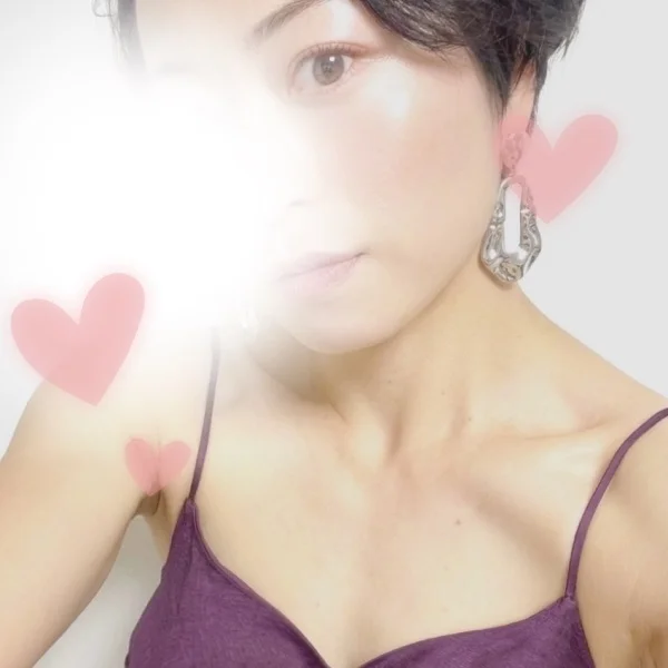 本日22:00〜出勤です💄