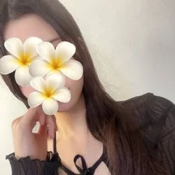 ミステリアスなスレンダー美女