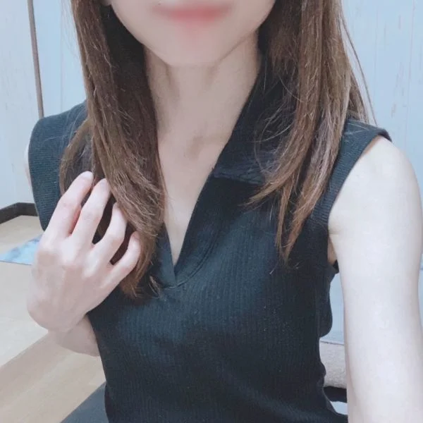 本日12時～初出勤💖御予約お待ちしてます♪