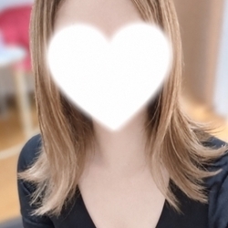 明日10/1はしおりさんが出勤！要チェック♪