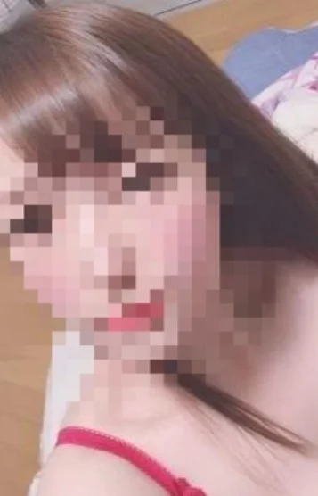 新人　エミリ