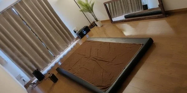 人妻スキャンダルの待機室写真