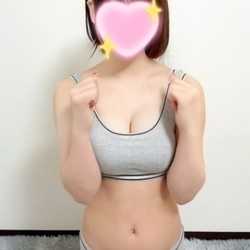 明日12/25はゆいなさんが出勤！要チ...