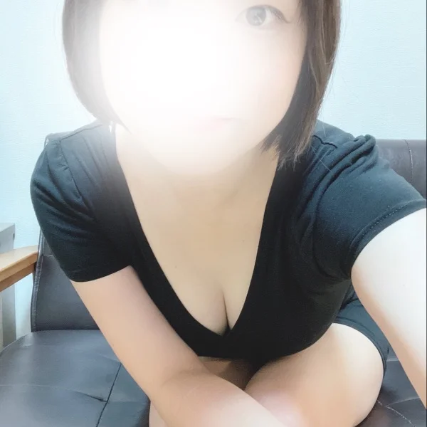 黒で…
