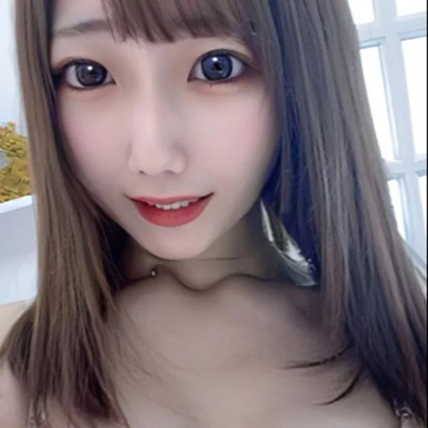 萩原ゆきほ、今日は背中から見たいです