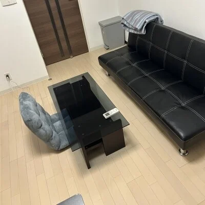 綺麗なマンションでの待機となります。