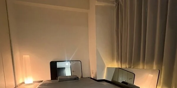 M男の恋する予感　マイクロビキニ専門店の待機室写真