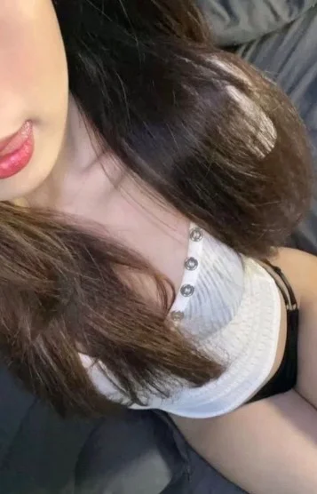 ここ 愛嬌満点美女