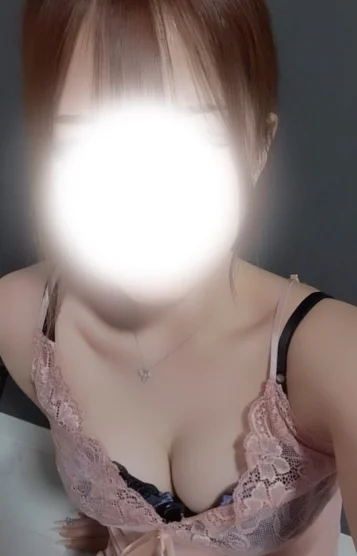 ゆのん密着好きギャル