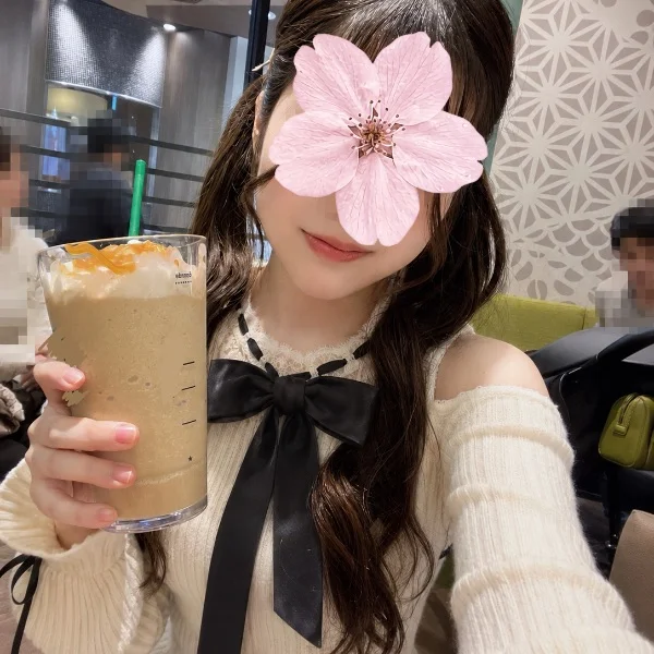 カフェでまったりです( ¯﹀¯ )✧