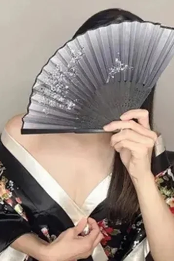 あきな