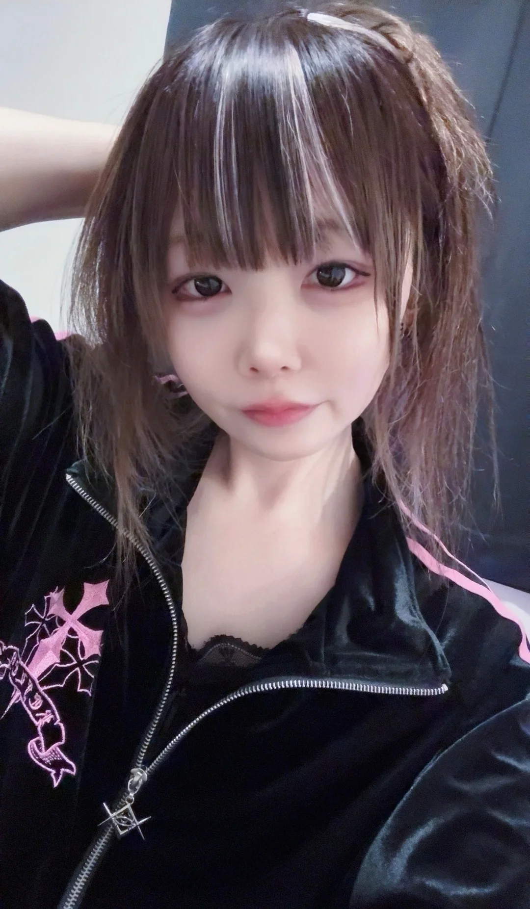 仕事終わりに撮ったので髪ボサボサですいません💦