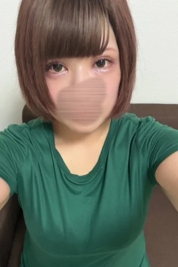 尾崎まひな