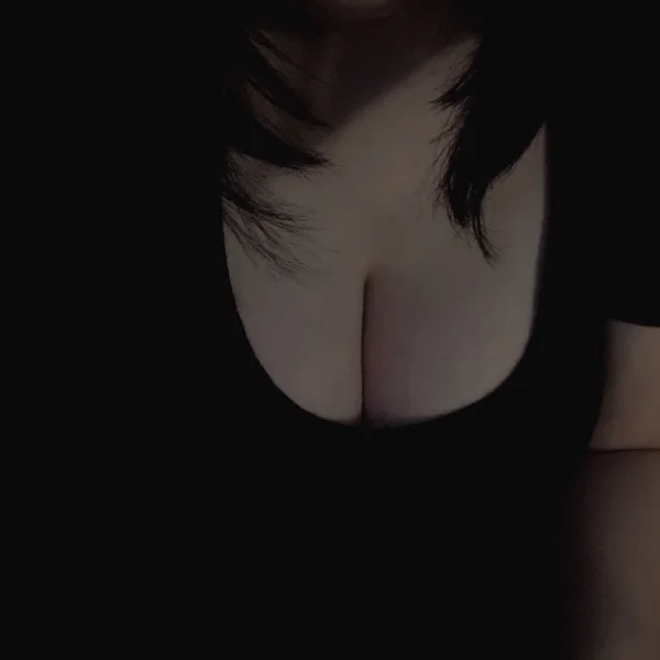 本日11時から出勤します🍑 ̖́-︎