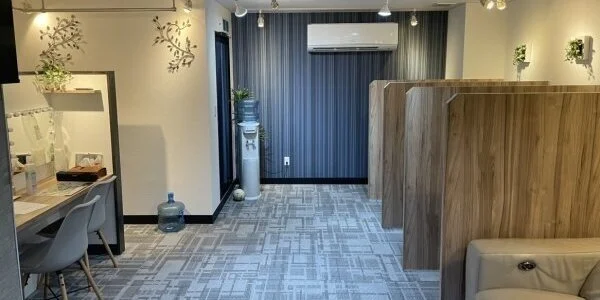 透明感96％　神戸店の待機室写真