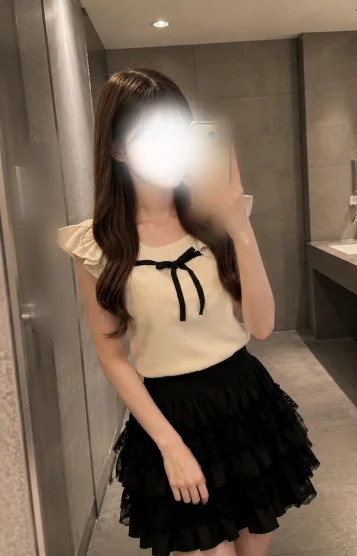 白咲あみな