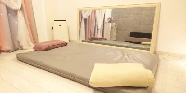 1919⭐️鼠径部琳派専門店 ⭐️可愛いビキニ店の待機室写真