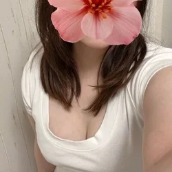 小柄で可愛らしいゆまちゃん18時出勤