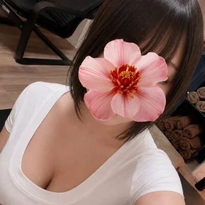 小柄×巨乳♡笑顔が可愛い癒し系めるちゃん✨18時出勤予定✨