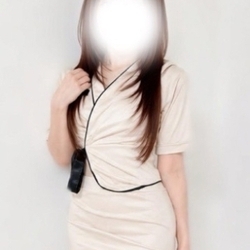 明日10/11は岩瀬るなさんが出勤！要チェック♪
