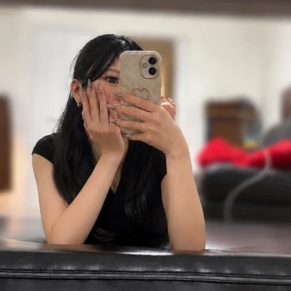にこです
