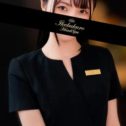 望月ゆずは