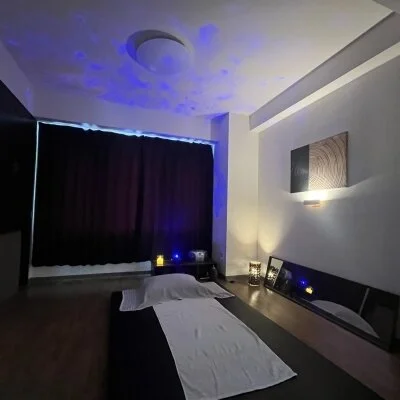 本日もよろしくお願いいたします。14時からご案内可能です。