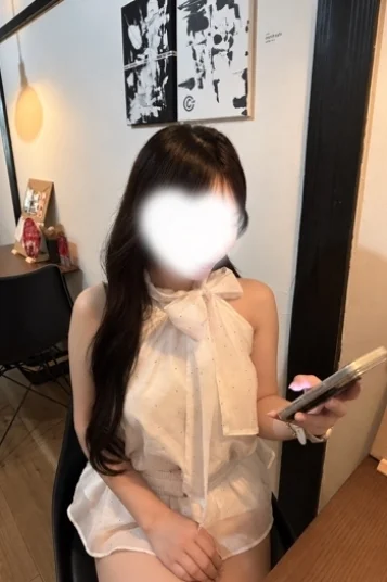 皐月ナヨン