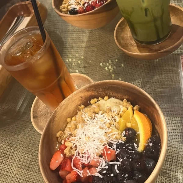ふるえながら食べた🍓🫐🍌